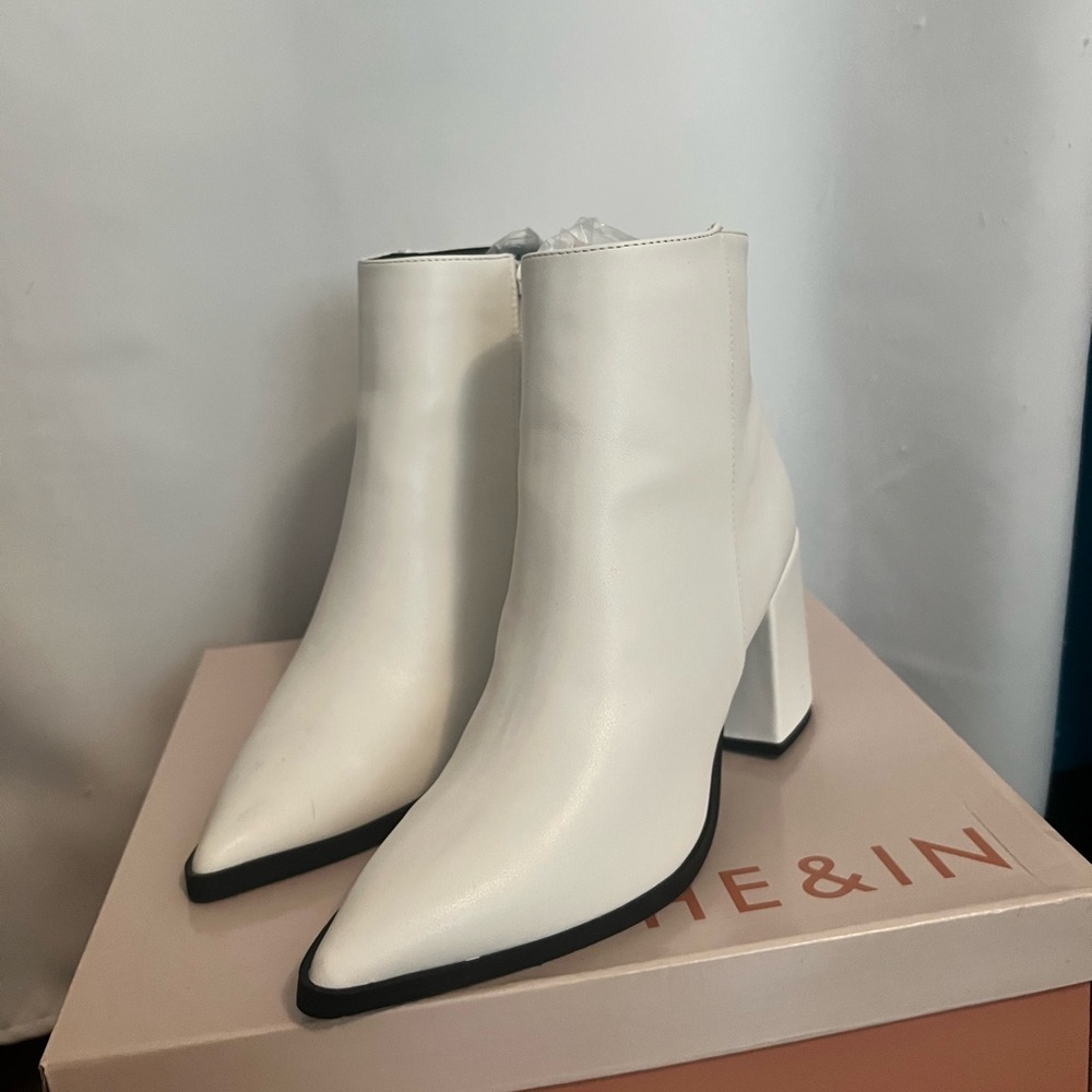 Pointer toe chunky heel boot - Picture 3 of 3